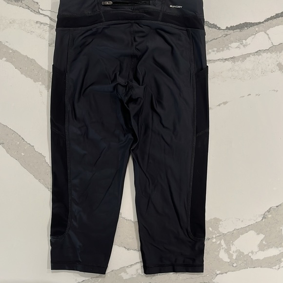 Saucony bullet series knee length running tights. Size small. - Picture 3 of 4